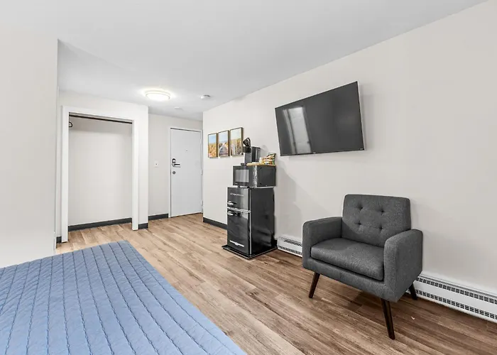 Green Harbor Hotel